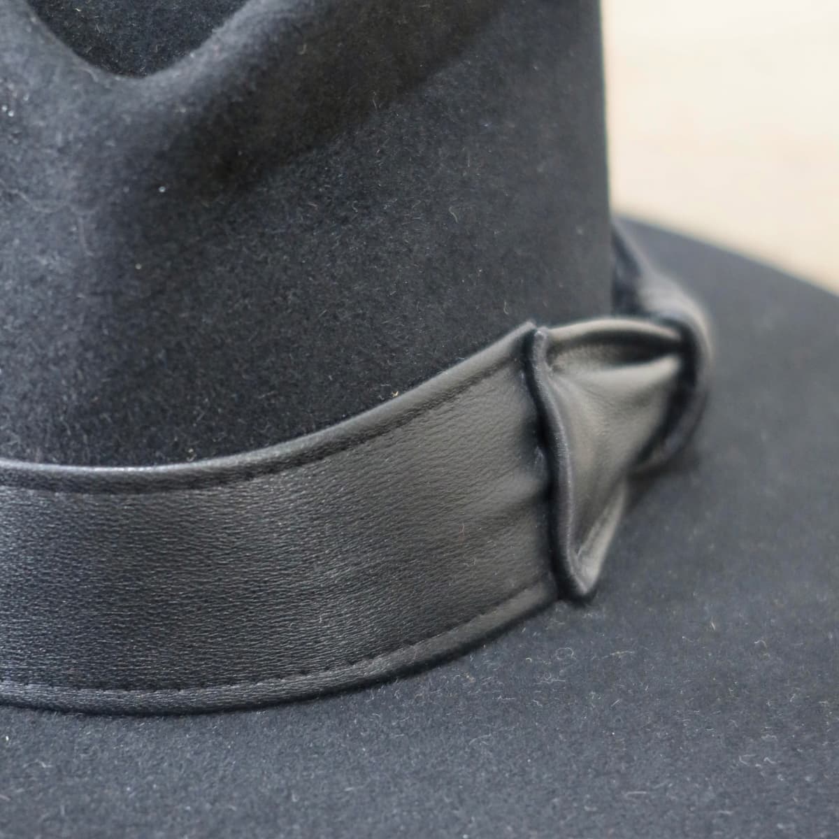 Close up detail of the Kirrilee felt hat showing black sheepskin leather bow band.