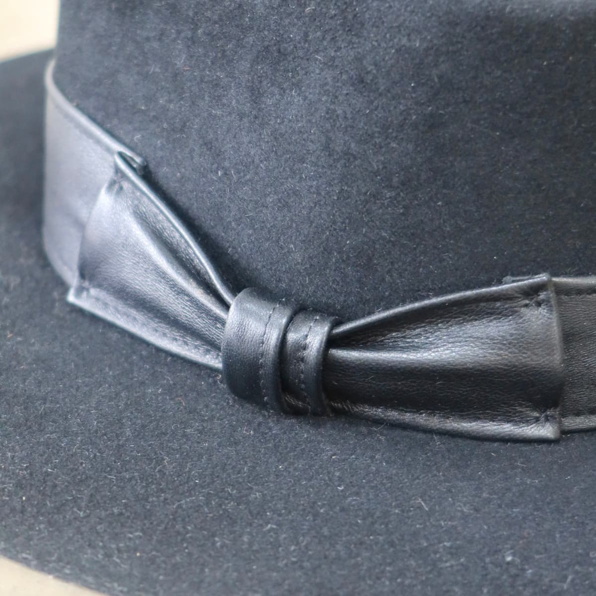 Close up detail of the Kirrilee felt hat showing structured leather bow detail.