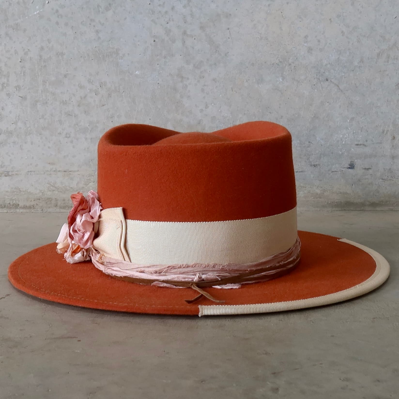 Back view of the Spiced Pumpkin felt hat Canna by PHYLLi Designs featuring tan suede string and sand grosgrain brim trim.