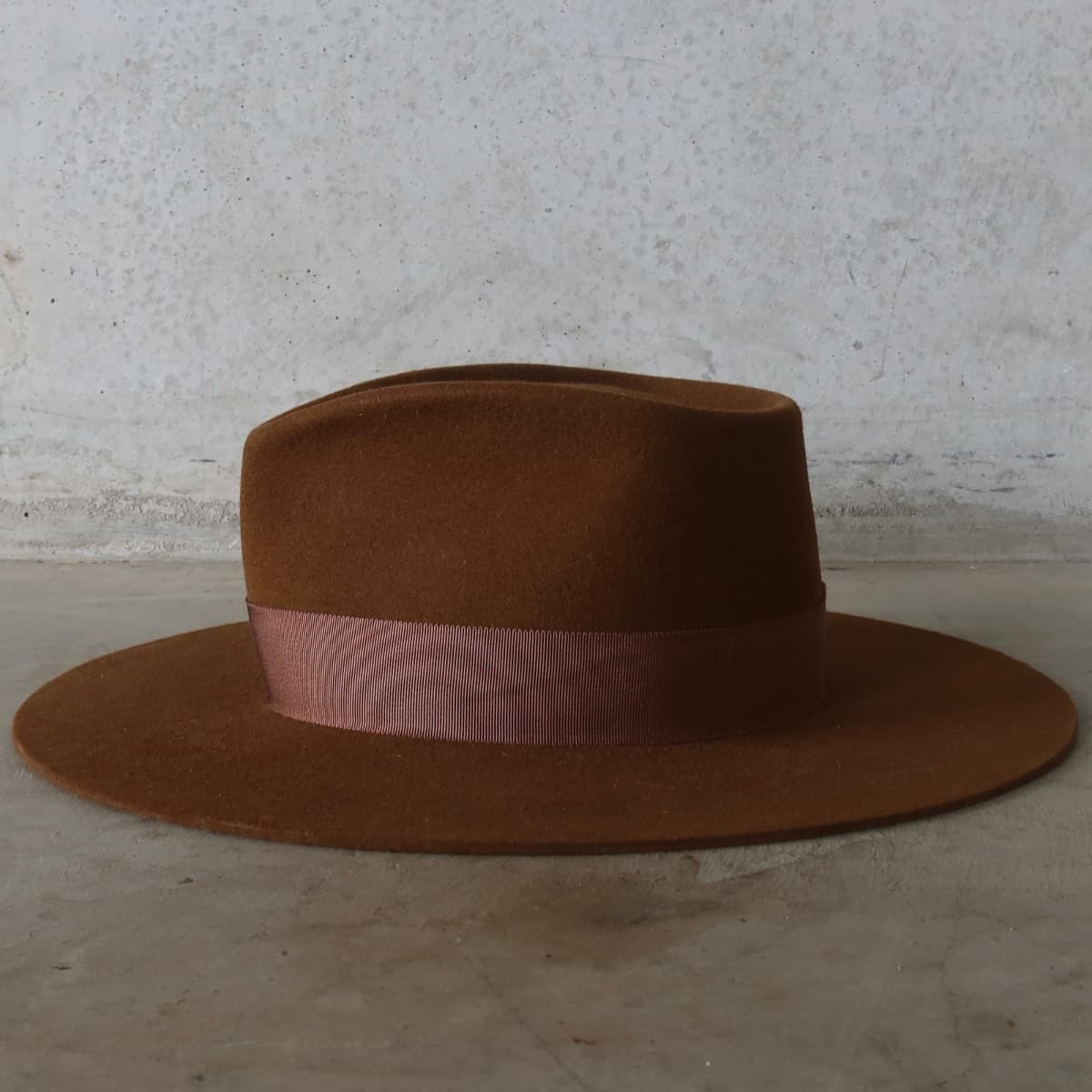 Left side view of the caramel hat Core Caramel by PHYLLi Designs with chocolate Japanese grosgrain band.