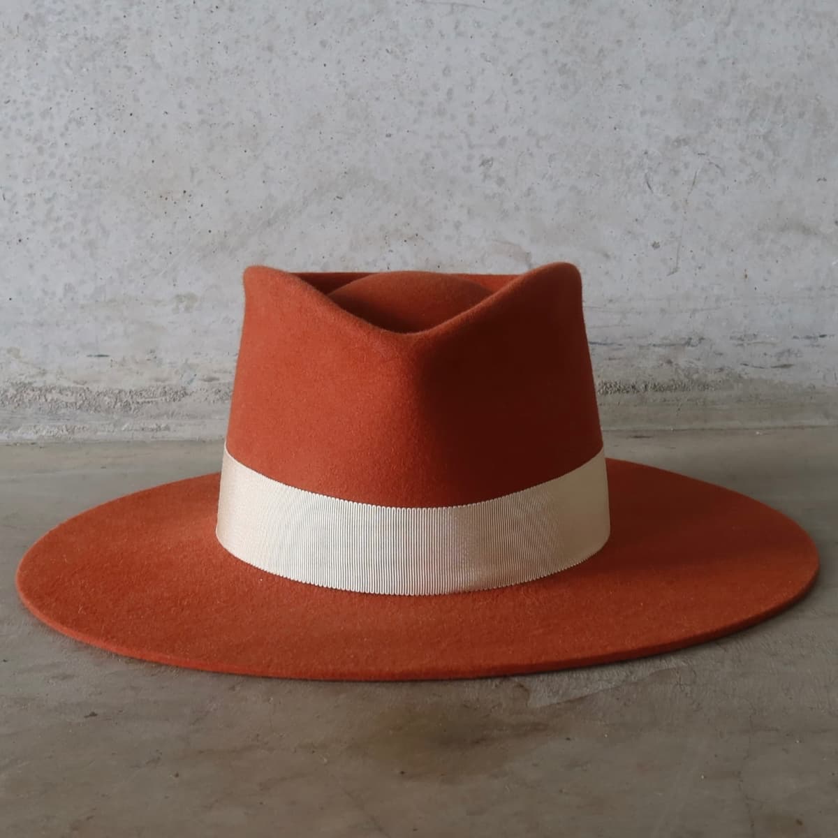 Spiced pumpkin hat Core Spiced Pumpkin by PHYLLi Designs with sand Japanese grosgrain band.