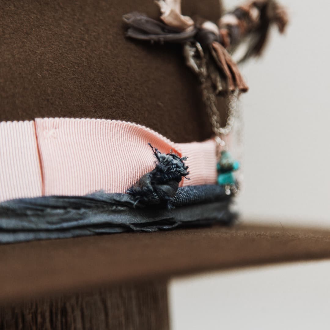 Close up detail of the Denman felt hat showing sherbet pink Japanese grosgrain bow band with denim sari silk trim.