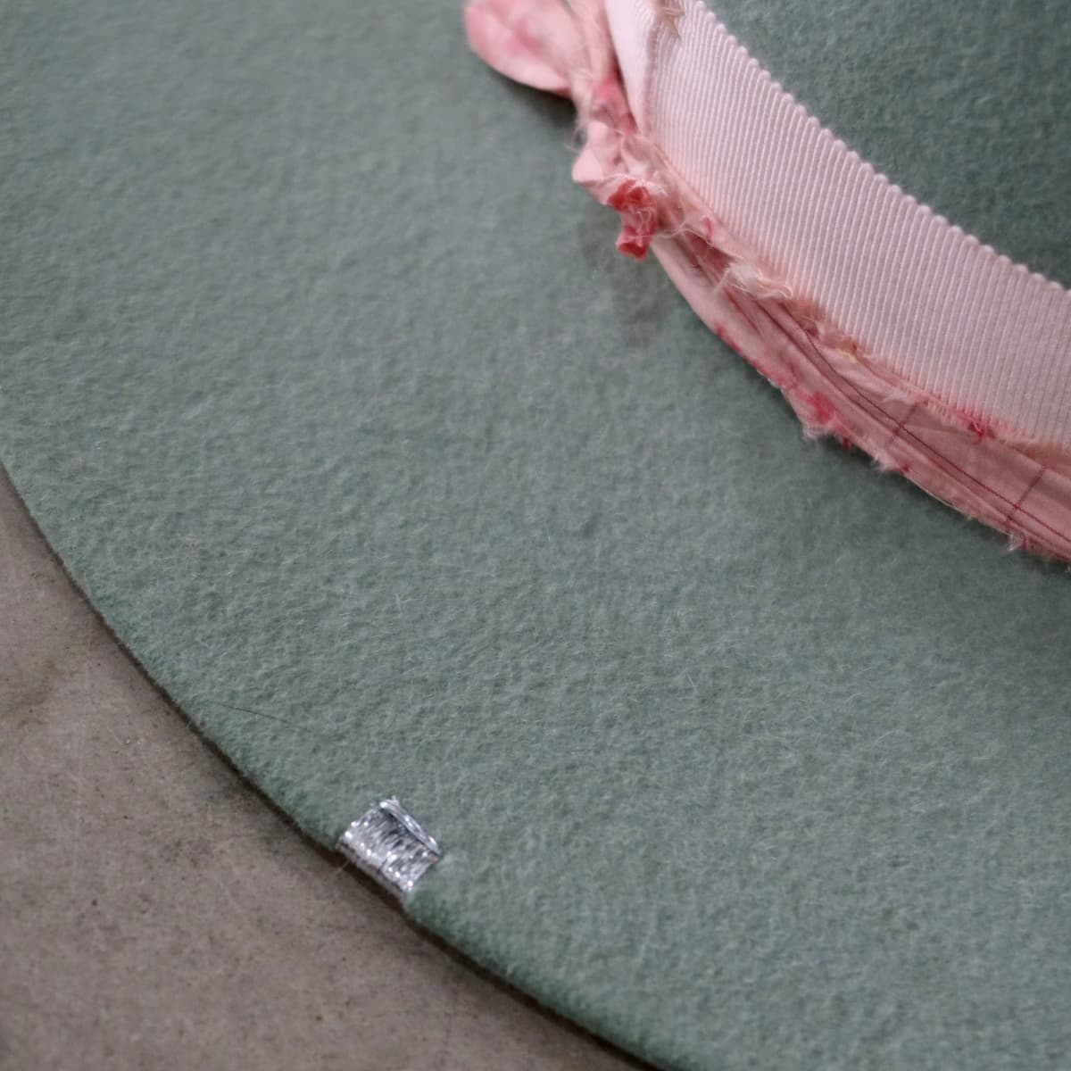 Close up detail of the Diamonds & Pearls – Pink felt hat showing silver brim tag stitching on the eucalyptus felt brim.