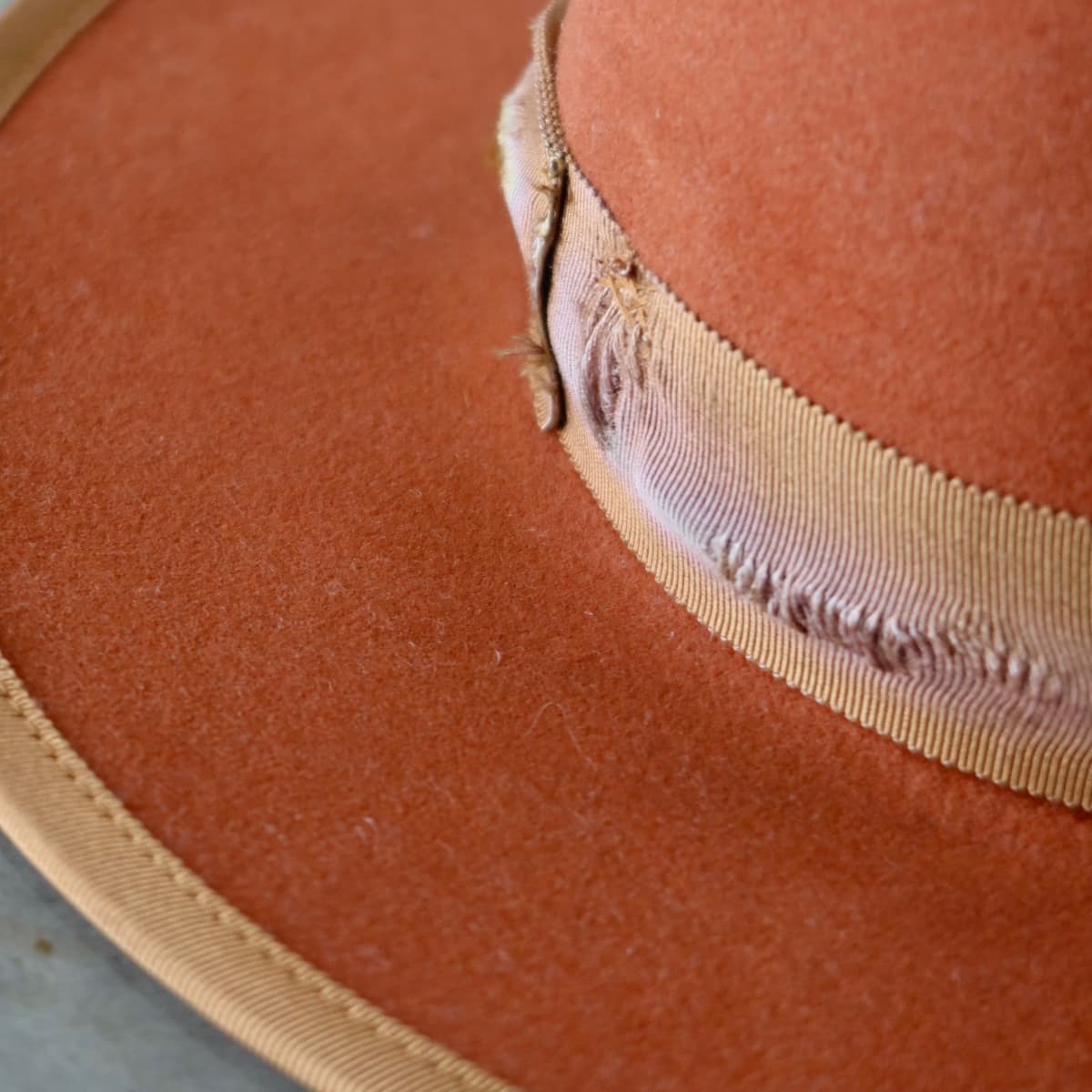 Close up detail of the Karratha felt hat showing distressed grosgrain band with frayed edge detailing.