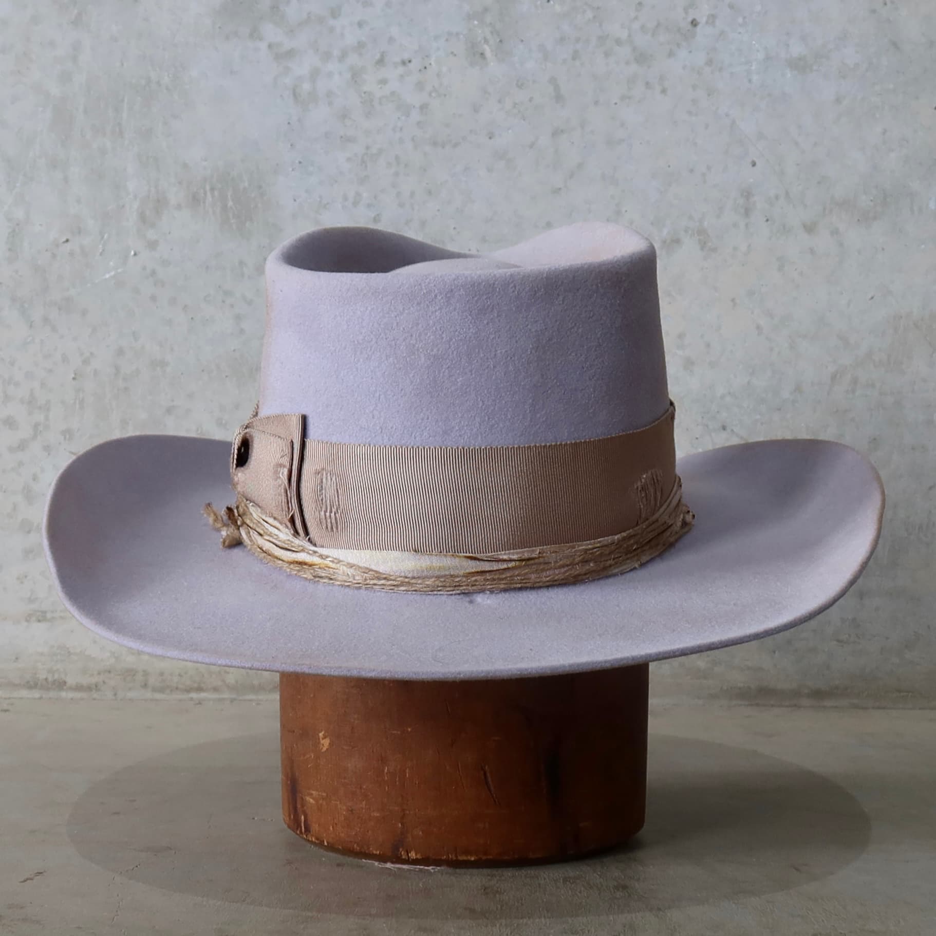 Back view of the lilac distressed felt cowgirl hat Lacey by PHYLLi Designs featuring distressed grosgrain bow band and sari silk trim.