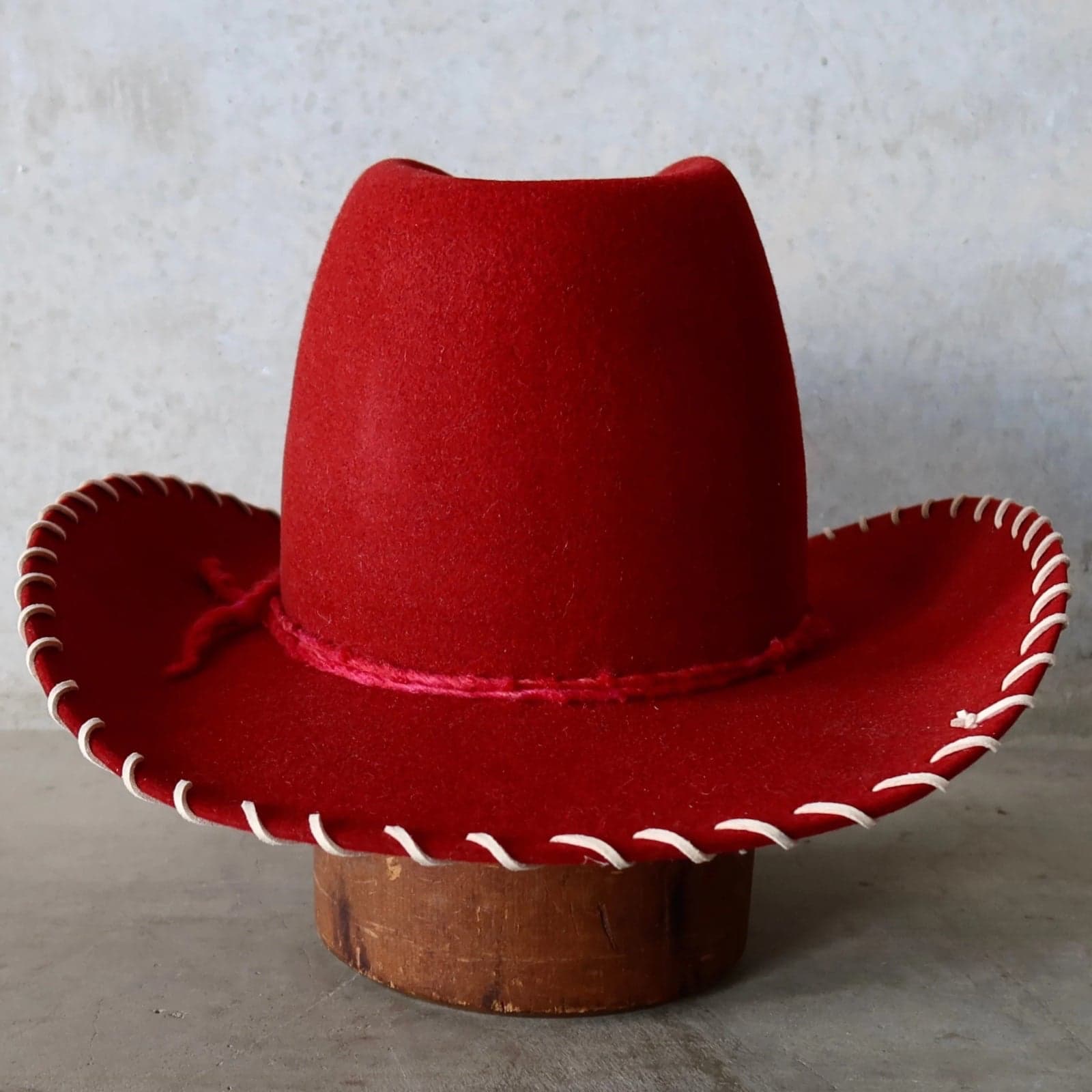 Back view of the spiced cherry felt cowboy hat Nevada by PHYLLi Designs featuring tonal red silk yarn wraps.