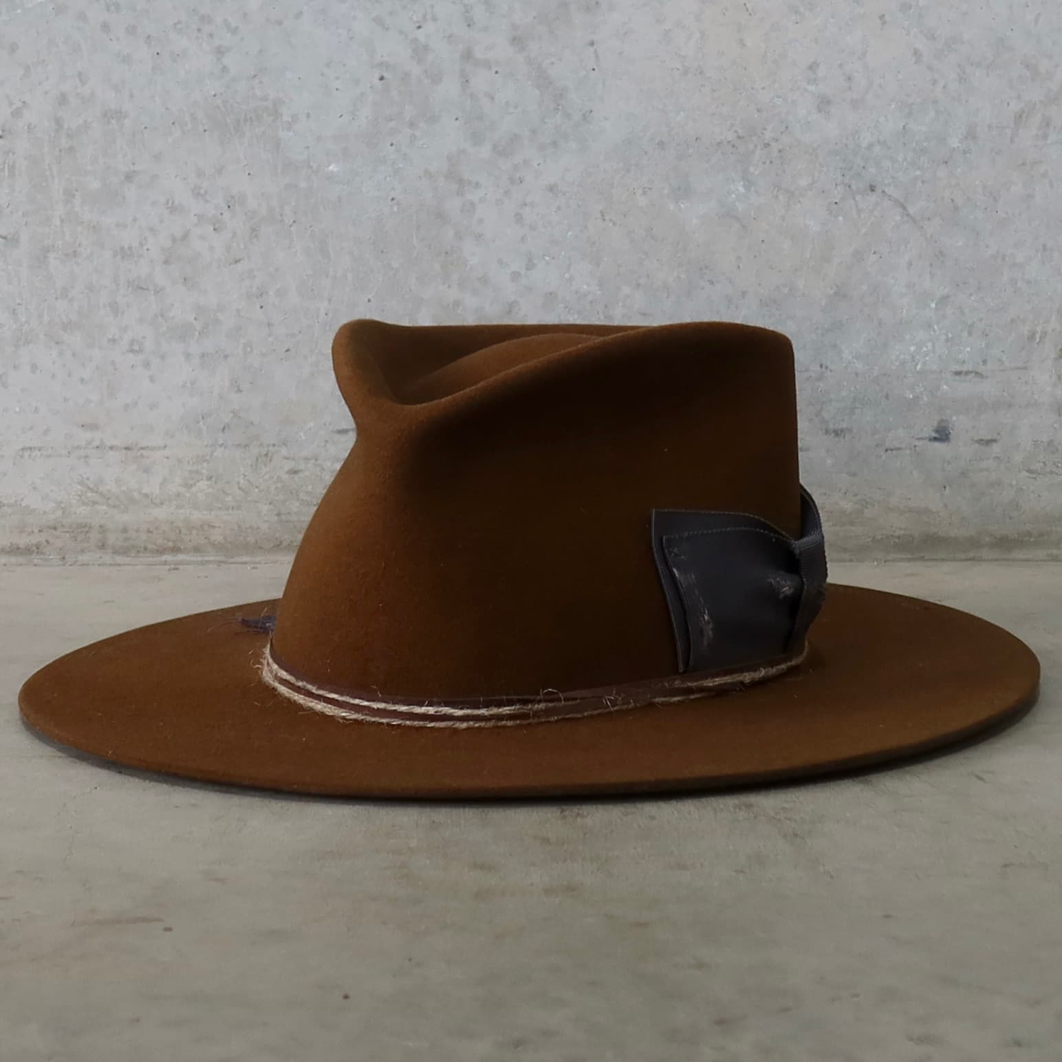 Front left angle of the caramel felt hat George Limited Edition by PHYLLi Designs with floating double bow band in Steel.