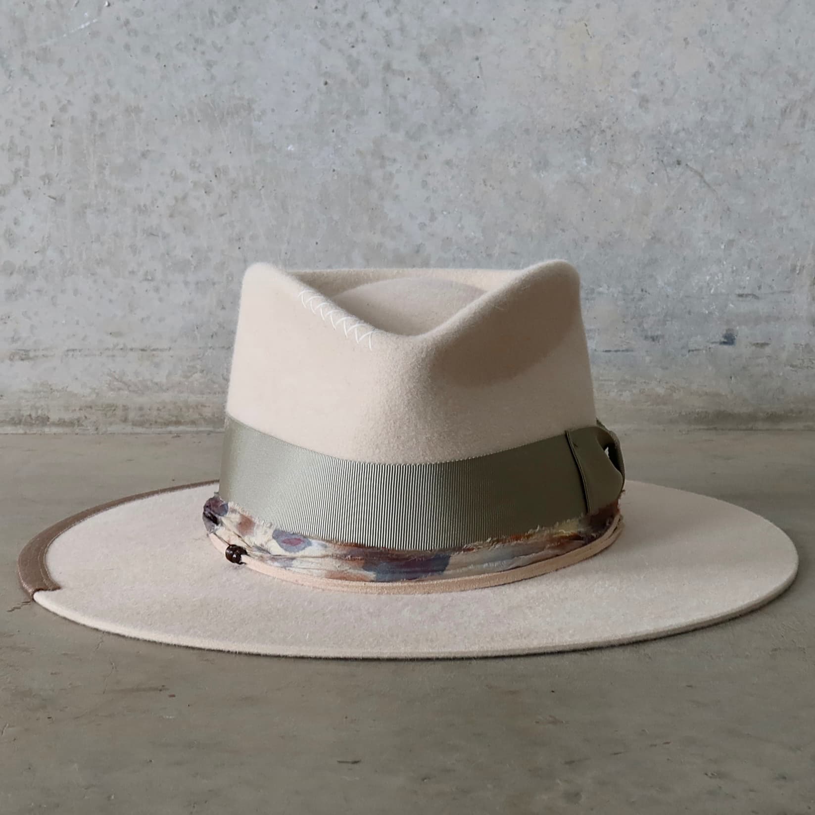 Beige felt hat Grasslands by PHYLLi Designs with Japanese grosgrain bow band in oil green.