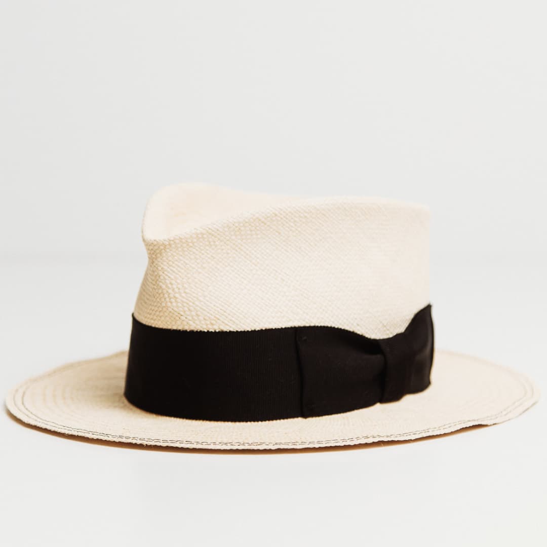 Holiday Natural premium Panama hat showing Black Japanese grosgrain bow band and bow detail.