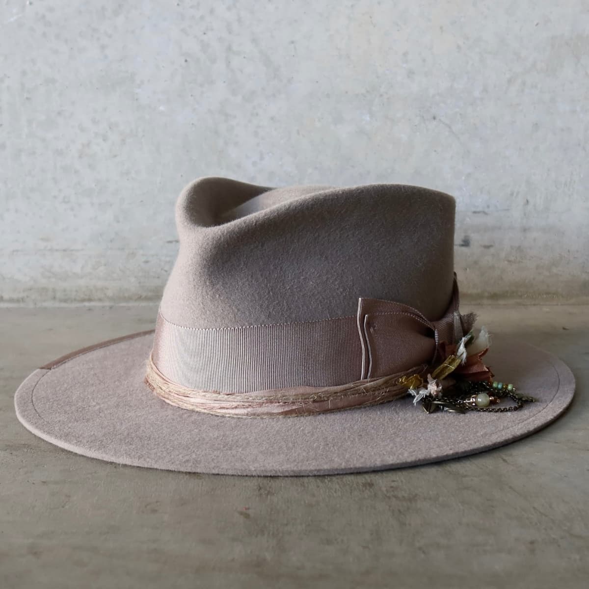 Front left angle of the Sahara felt hat Huskisson by PHYLLi Designs with plaster Japanese grosgrain double bow band and dusty pink sari silk trimming.