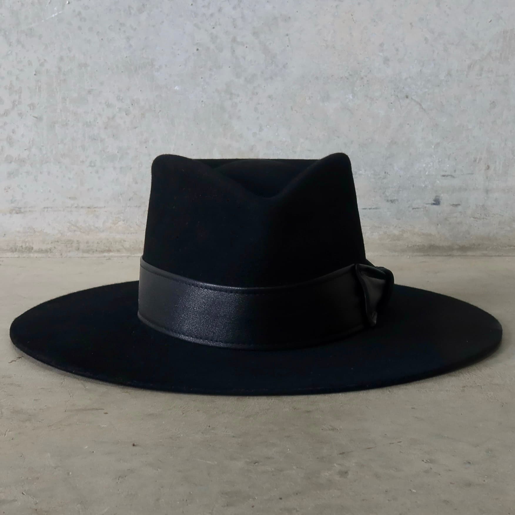 Black felt hat Kirrilee by PHYLLi Designs with sheepskin leather bow band.