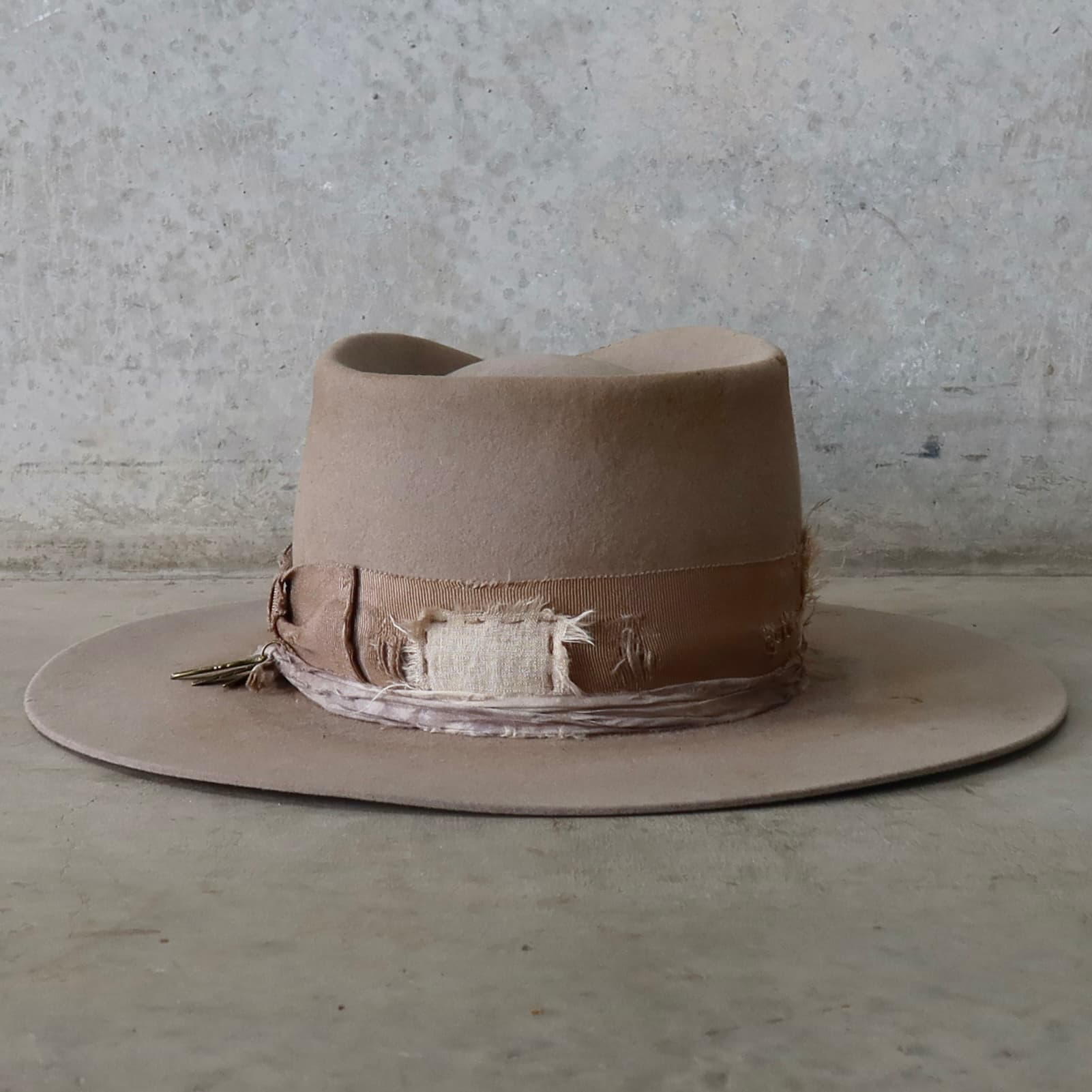 Back view of the Sahara felt hat Oakley Limited Edition by PHYLLi Designs with distressed taupe grosgrain band and hand-stitched patch detail.