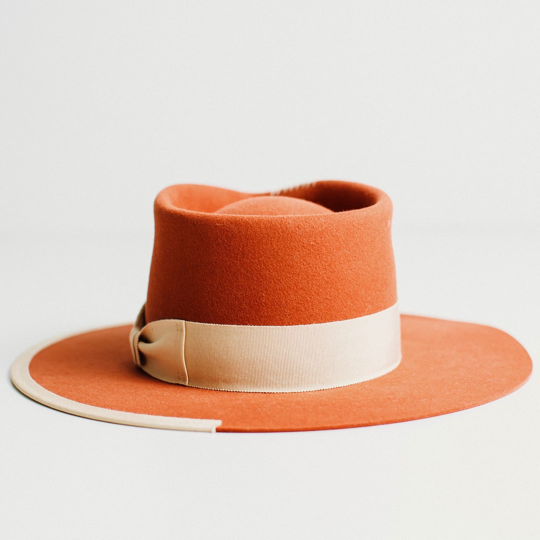 Back view of the spiced pumpkin Producer felt hat showing crown shape and sand band.