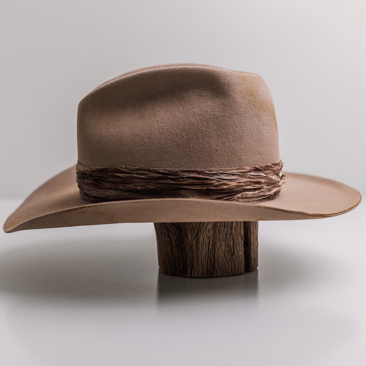 Left side view of the Sahara cowboy hat Wrapped Wheeler Sahara by PHYLLi Designs with tonal tie dye sari silk wrapped band.